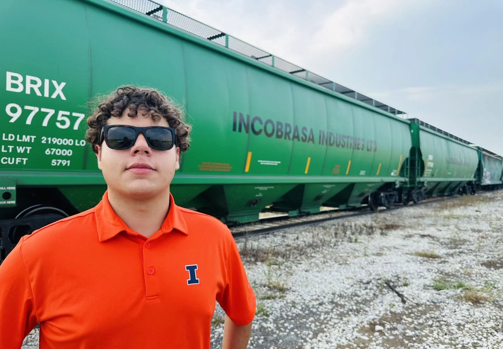 Pedro beside Incobrasa railcars during his internship in Gilman, Illinois